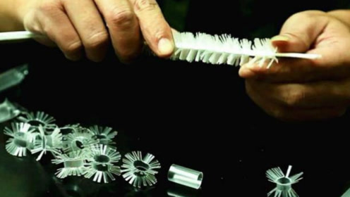 小发明大文化!大叔发明家用清洁刷,成功后靠1把刷子月入过万