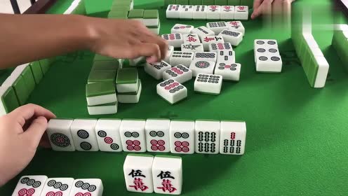 长沙麻将实拍,小姐姐这五八条等到天都黑了,还是摸不到,太惨了