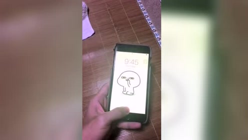 今天想偷看老婆手机,结果她换了壁纸,吓出我一身冷汗!