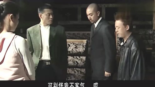 绝不放过你:吴梦被龙哥劫走,吴梦想回家,龙哥拼死不放!