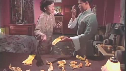 僵尸道长:美女用血画符,只要将符贴到人身上,就能掏出任何东西