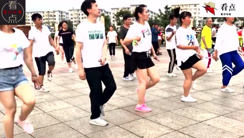 精选时尚广场舞《一晃就老了》辣妈美女齐跳
