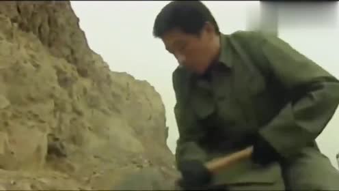 末路:白宝山真是太狡猾了,带着两把机枪,还能巧妙躲避追捕!