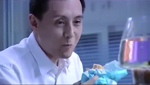 温柔的背后:年轻女孩和大叔在一起,恩恩爱爱的,还养了海水鱼