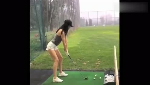 终于知道美女为什么喜欢来高尔夫球场,这技术平常肯定没少练!