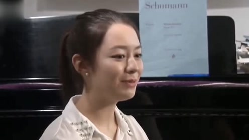 吉娜18岁旧照曝光,被吐槽撞脸郎朗,网友"太像了"