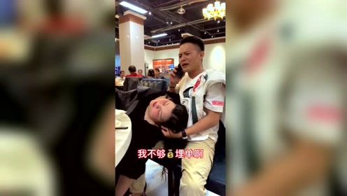 我女朋友喝醉了,谁能搬动她?