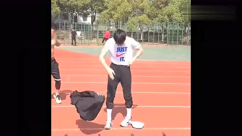 汗水和腹肌并存的体育生!真是太帅了!