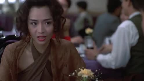 情圣:叶子楣醉酒,竟被星爷抗出餐厅,瞬间吸引全场注意!