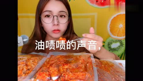 声控吃播吃网红辣条,油滋滋的声音,听着好有食欲