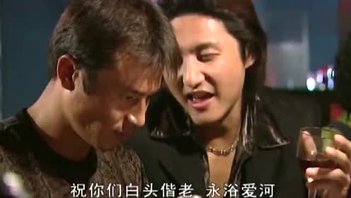 插翅难逃:气氛挺好的一顿饭!阿佑一来就尴尬了!有啥难言之隐吗