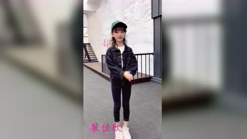 童模界"明星"裴佳欣,看到她的才艺后,网友:比姓宋的好多了!
