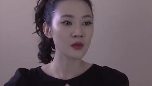 谎言背后,情人的路总是坎坷的,只能乖乖的听男子摆布