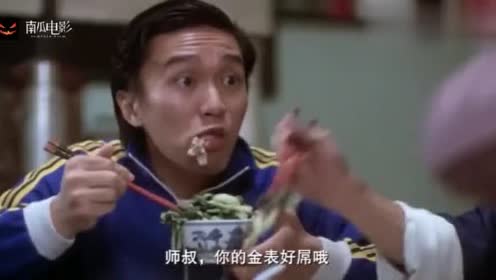 电影:周星驰吃饭真是潇洒!拿起筷子往嘴里扬饭,这是饿了多久!