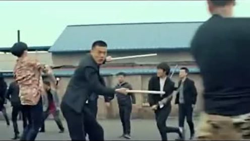 黑社会大哥为了一女孩,火拼,真是够火爆