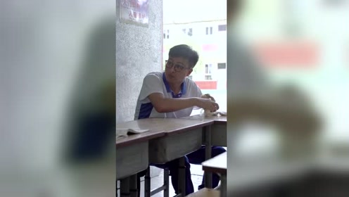 兄弟，上课吃这东西，你果然是人才