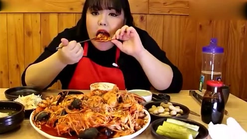日本大胃王木子狂吃10份越南菜,让10个人都吃不了!