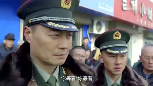 历史上的今天 龙头大哥竟然敢开推土机去强拆军分区?真是长见识了