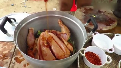 农村胖妹:整鸡!这大块的肉肉,妹子边笑边吃根本停不下来!
