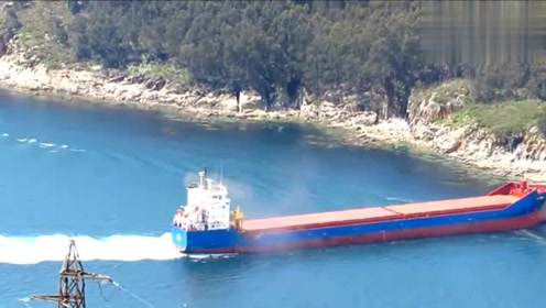 大船失控开向岸边，直接将船搁浅，这波操作简直了
