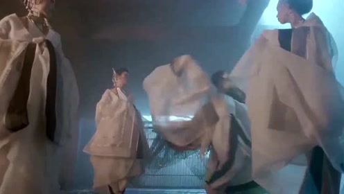 花无缺换上女装，把小鱼儿迷的眼睛都挪不开！