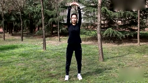 每天双手举过头顶拉伸100下,瘦肚子瘦腰背,1天比1天美!