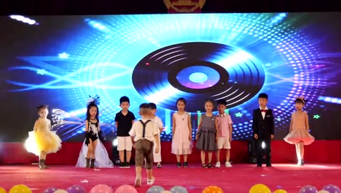 幼儿园表演节目 : 幼儿时装秀1