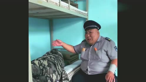 胖保安上班睡觉被经理惩罚,看结果发生了什么,都忍住别笑