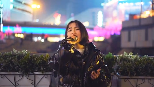 最火的街头歌手,小阿七的这首《忘不掉的伤》,让原唱都无地自容