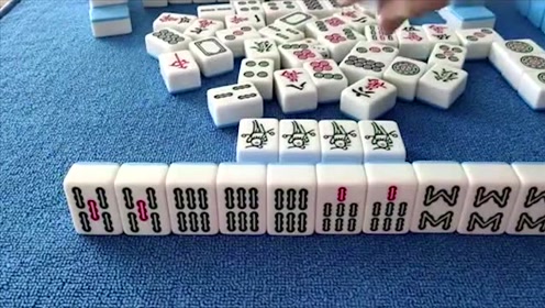 血流麻将:清一色碰碰胡的牌都抓手里了,居然被下家碰走,太倒霉了吧