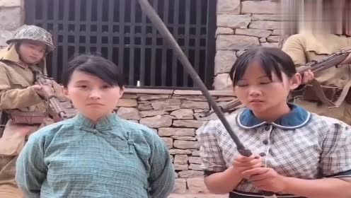 抗日神剧拍戏现场,鬼子真是太狠毒了,竟想看着良家妇女自相残杀