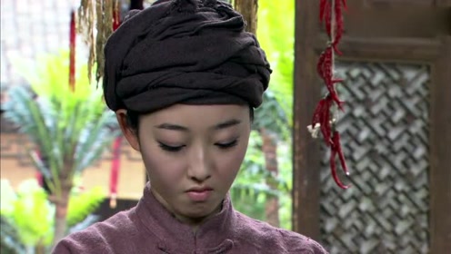 女卧底伪装成剥皮师,为帮鬼子活剥姑娘的人皮,在鬼子面前就亲手展示