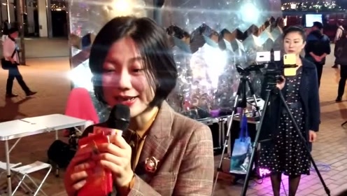 香港旺角街头艺人天后级小龙女演唱-真的好想你