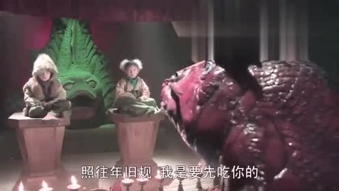 西游记:悟空八戒变成童男童女,引妖怪出来,不曾想妖怪竟嫌弃!