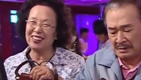 搞笑一家人:老两口看电影,罗文姬却生了一肚子气?直男李顺才!
