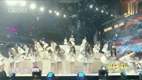 鞠婧祎凭借人气夺得冠军,鞠躬感谢粉丝,俯身瞬间太酥了