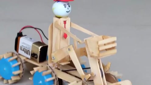 创意diy:用冰棒棍和塑料盖制作骑车的机器人