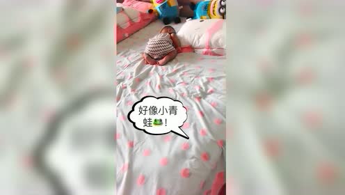 一进屋笑个半死,儿子这睡姿就像小青蛙,老娘实在是佩服