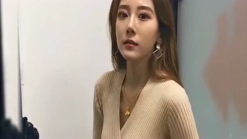 女下属:老板今天晚上我真的不能加班!你看把人家美女给急的
