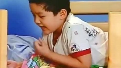 家有儿女:张一山害怕恐怖片,忽悠小雨一起上厕所,惨被戏耍!
