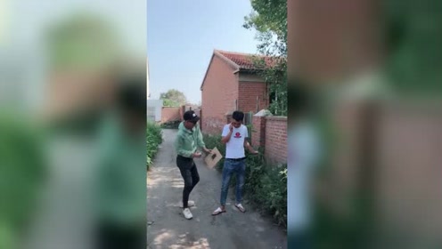 兄弟，你是真的很欠揍啊