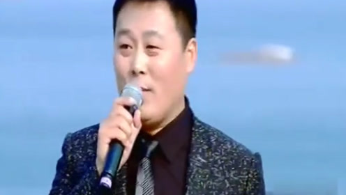 农民歌手刘大成带着媳妇和二女儿,在湖边甜蜜对唱,幸福一家子