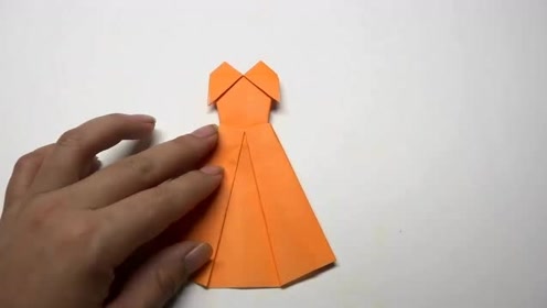 手工教程:如何用卡纸折成漂亮的公主裙?