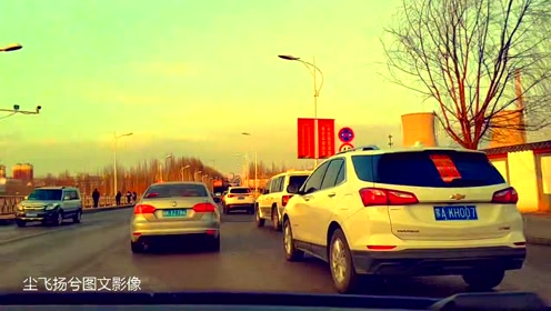 风从鄂尔多斯草原吹过，春天还没有到来，复苏正在等待