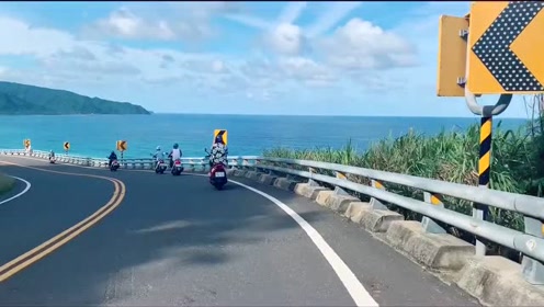 走在垦丁沿海公路,吹着海风欣赏着美丽的景色,真是迷人了!