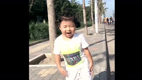 萌娃李欣蕊演唱《花桥流水》,边唱边跳,太可爱了!