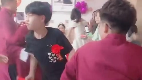 接亲闹成这样,太过分了,气得小舅子要赶人!