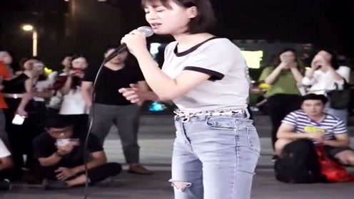 小阿七翻唱《飞云之下》火了,真的很有魅力的网红歌手,好喜欢他