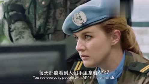 中国蓝盔:恐怖分子用机枪挑衅中国维护部队,兵王喊谁认怂谁孙子