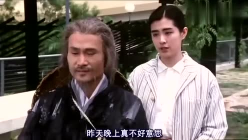 天地玄门:英叔为避男女之嫌,没去女孩的家里,在外面淋了一夜的雨